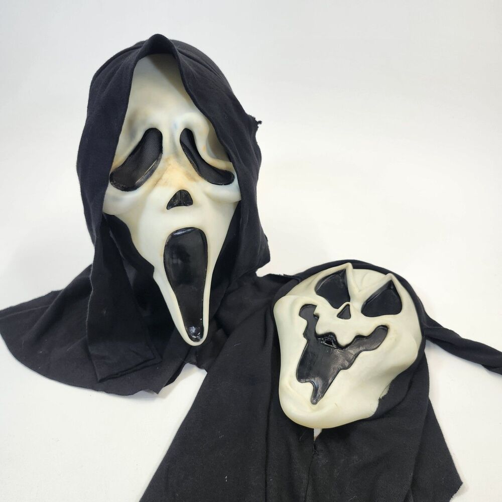 2 Vintage Ghostface Scream Masks Fun World DIV Gen 2 Fearsome Faces 1990s